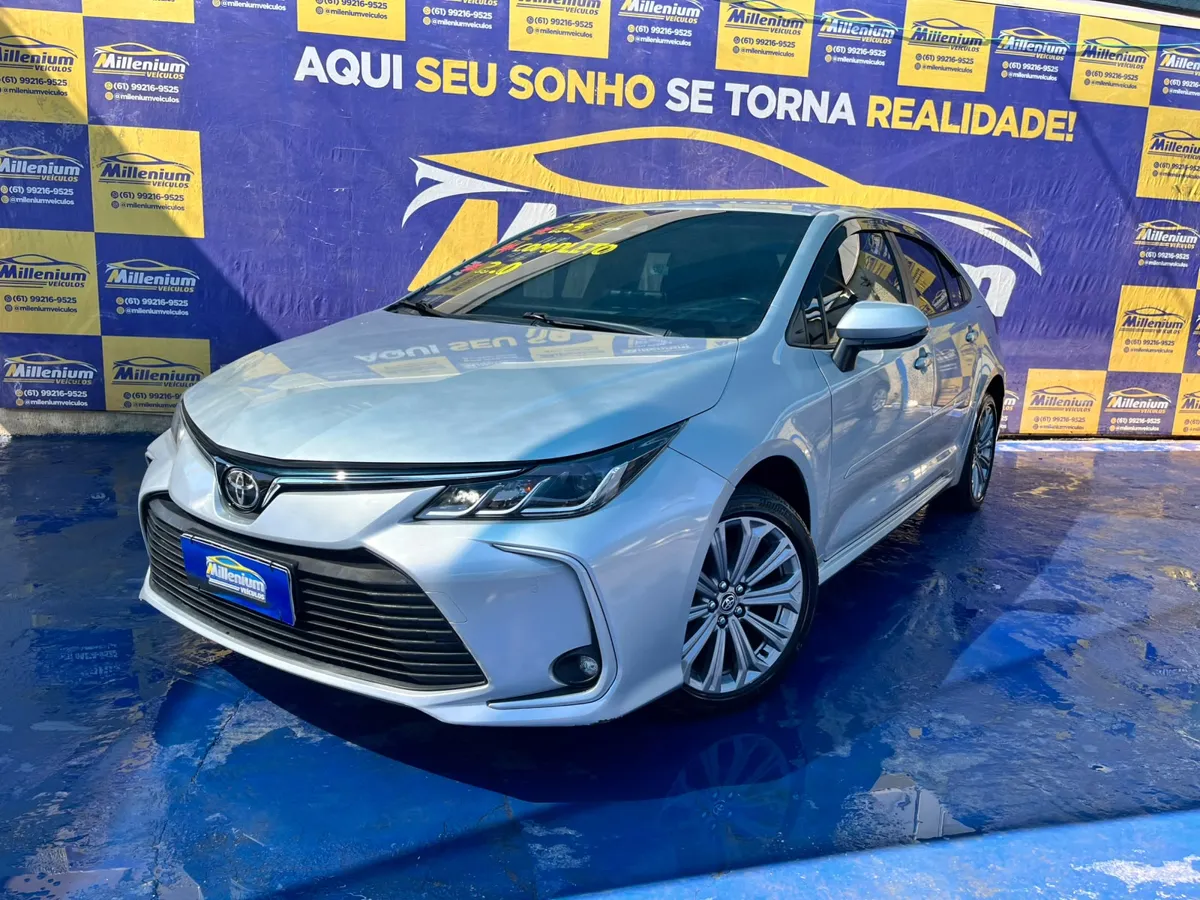 Toyota prata exposto na Millenium